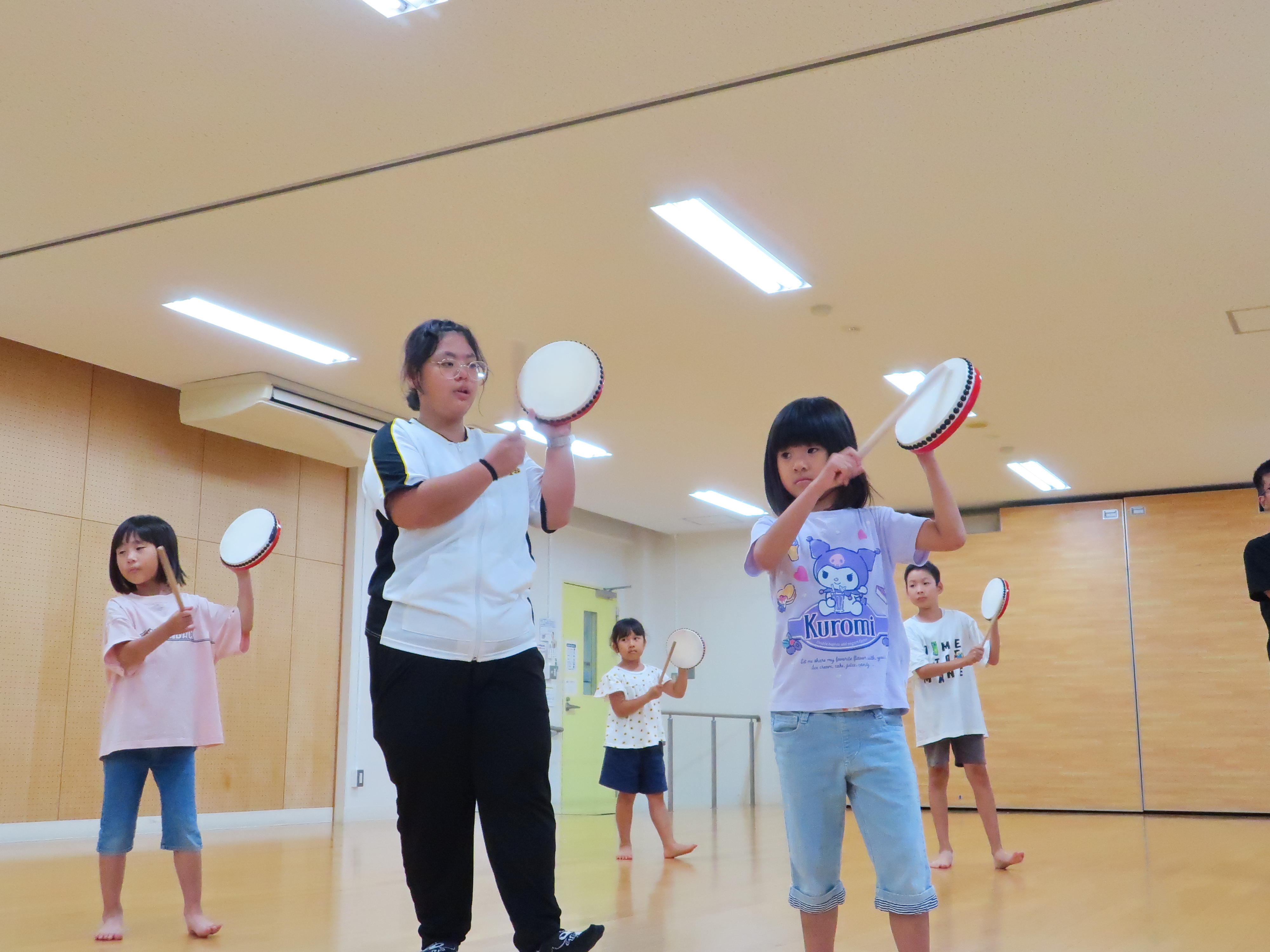 エイサーをしている子ども達